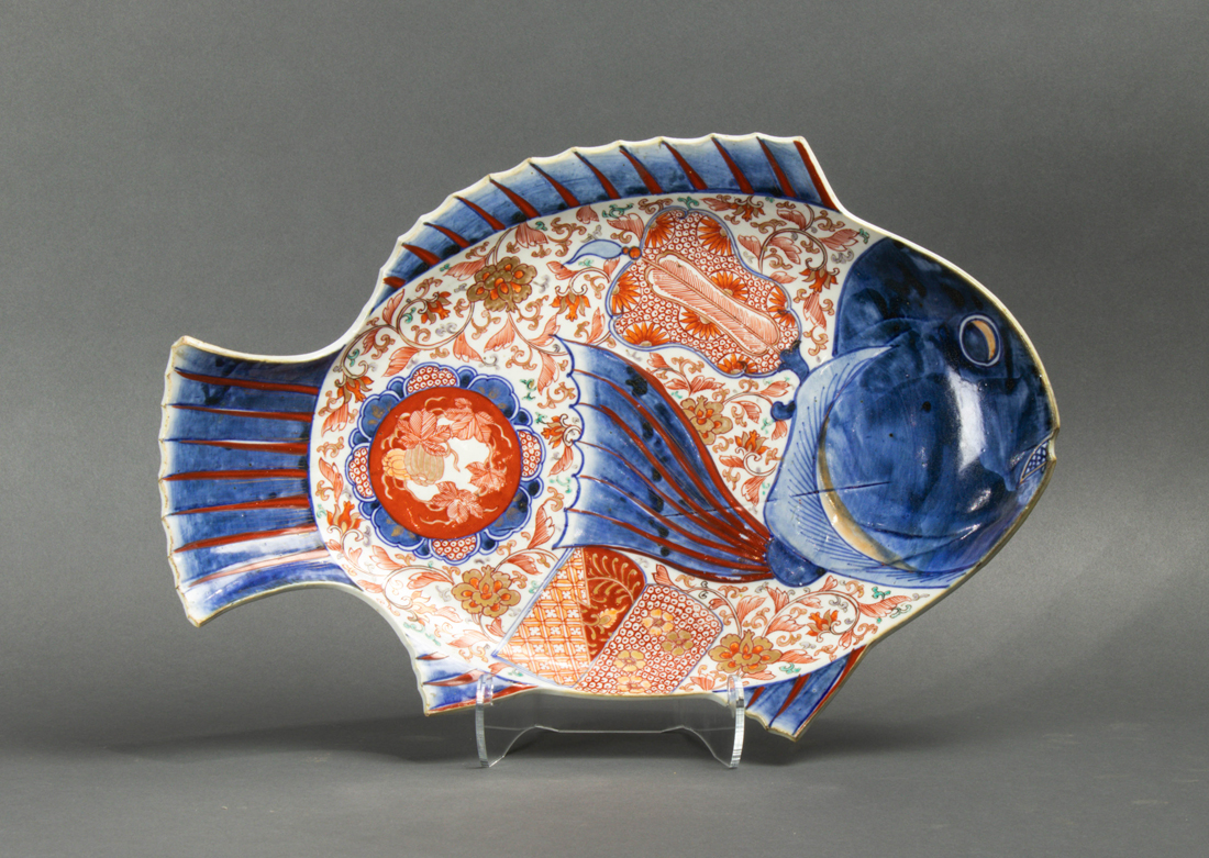 Appraisal: JAPANESE IMARI FISH DISH Japanese Imari fish dish w Provenance