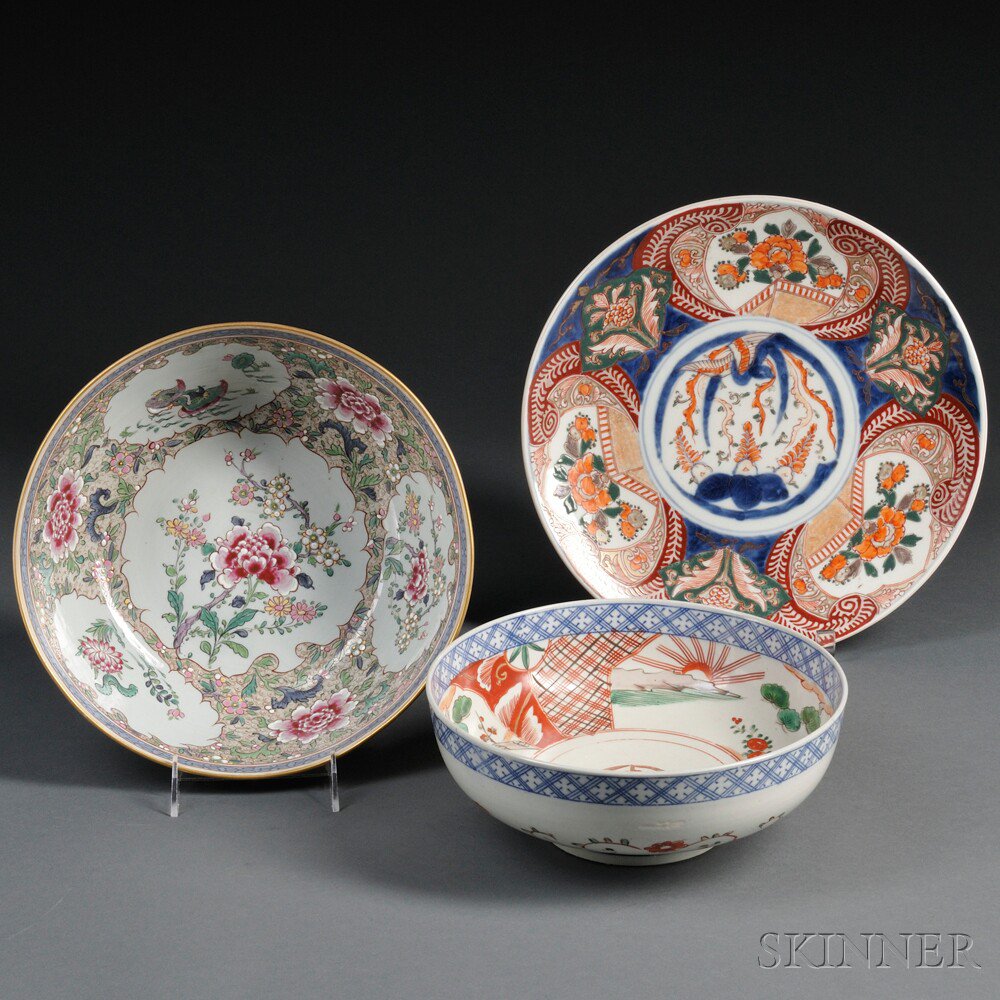 Appraisal: Three Porcelain Items Japan Imari ware th century a shallow