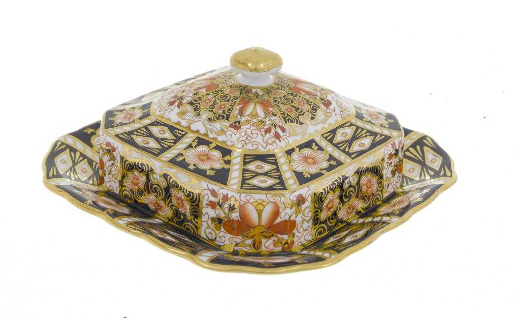 Appraisal: A ROYAL CROWN DERBY WITCHES PATTERN BUTTER DISH AND COVER