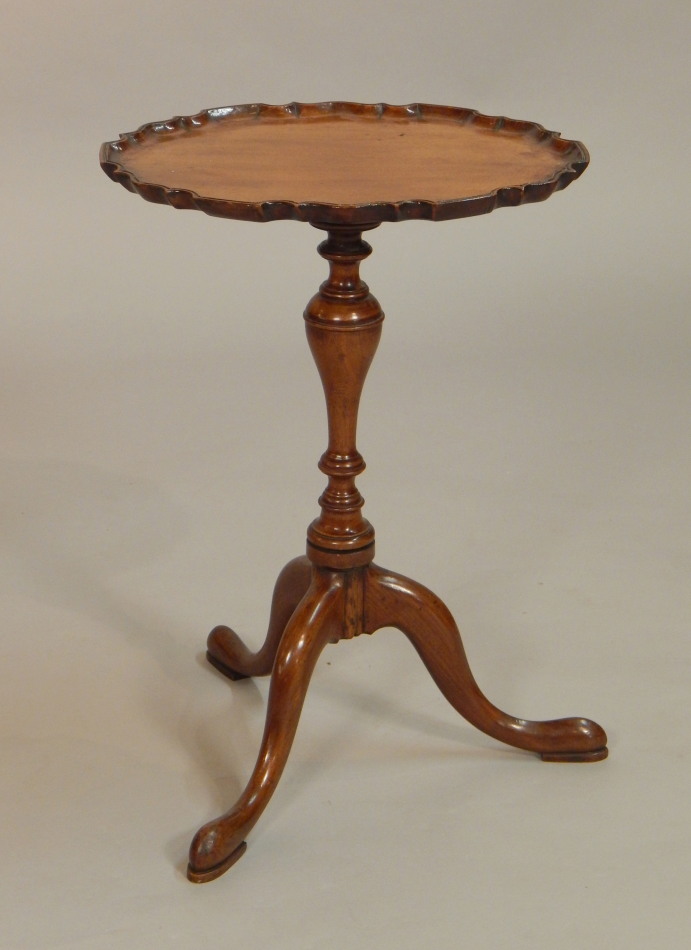 Appraisal: A mahogany George III style occasional table the oval top