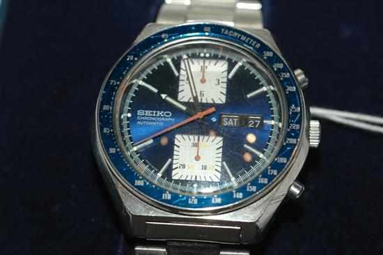 Appraisal: A SEIKO CHRONOGRAPH AUTOMATIC WRISTWATCH WITH BATON NUMERALS AND SQUARE