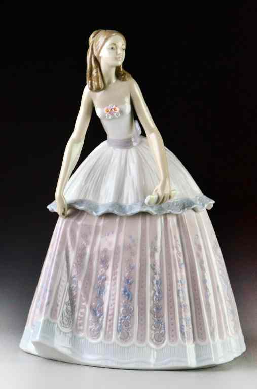 Appraisal: Lladro Porcelain Figurine ''Waiting to Dance''''Llegada a La Fiesta'' depicting