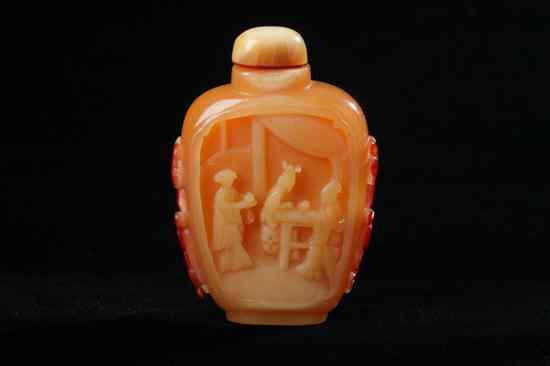 Appraisal: CHINESE HORN BILL SNUFF BOTTLE Qianlong seal mark Of flattened