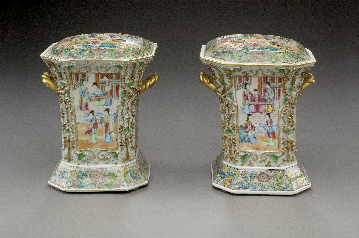 Appraisal: PAIR OF CHINESE EXPORT PORCELAIN FAMILLE ROSE BOUGH POTS AND