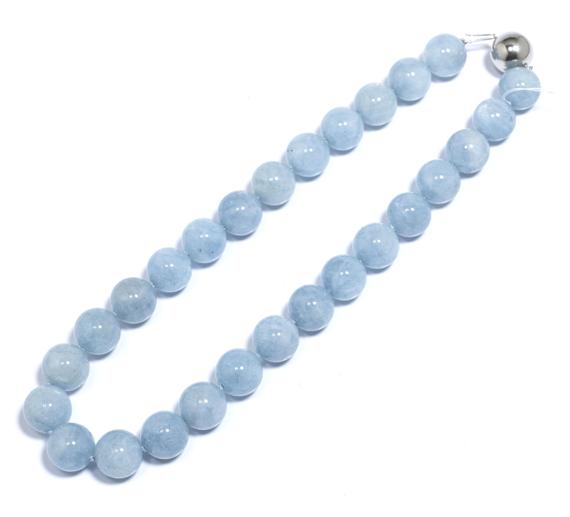 Appraisal: AN AQUAMARINE NECKLACE Silver clasp Fancy necklace composed of aquamarine