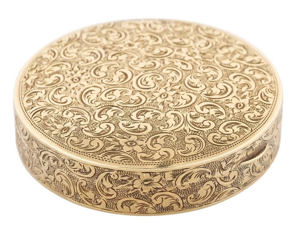 Appraisal: A FRENCH GOLD SNUFF BOX LATE TH CENTURY A FRENCH