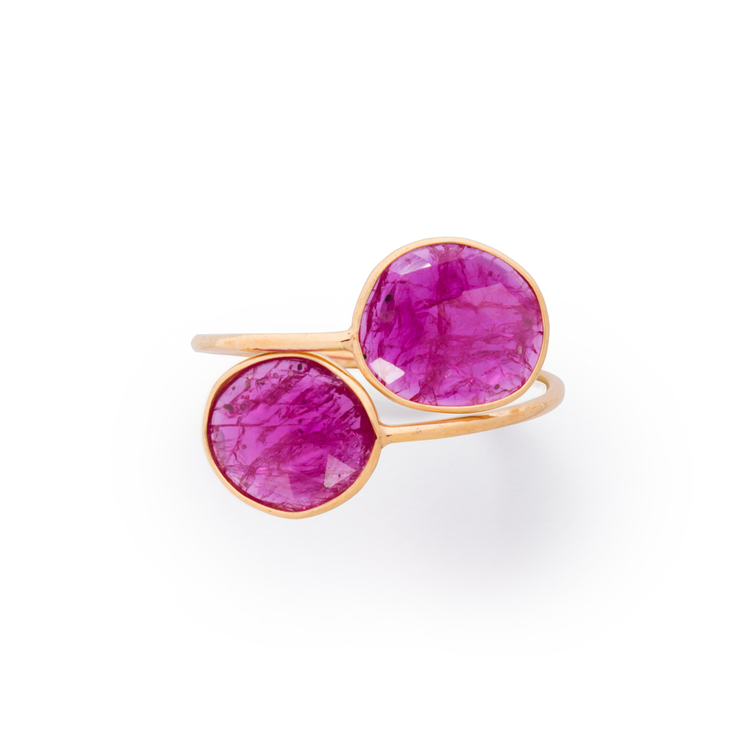 Appraisal: A RUBY AND EIGHTEEN KARAT GOLD RING A ruby and