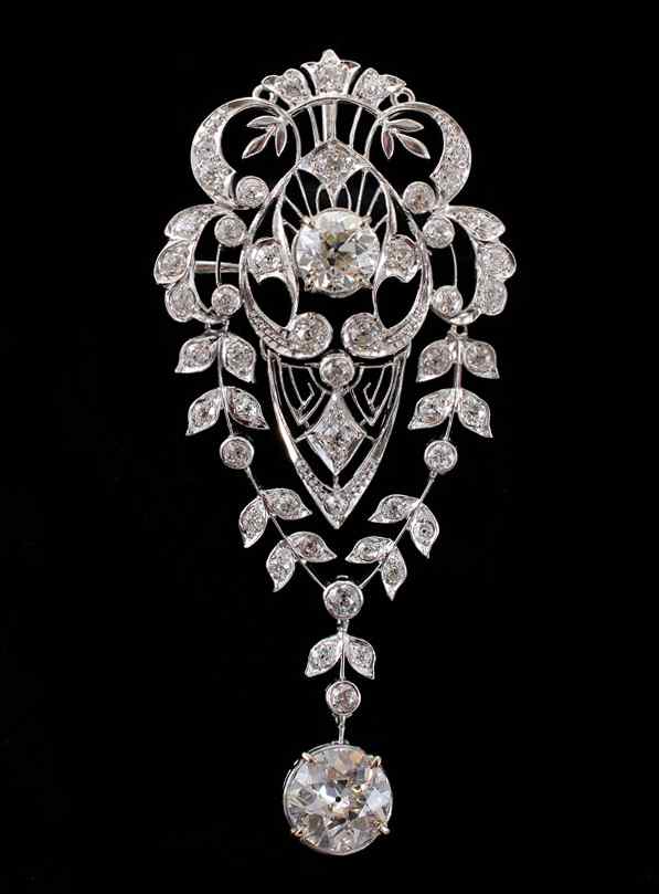 Appraisal: EDWARDIAN PLATINUM CTW DIAMOND BROOCH Ca - Effervescent Edwardian open