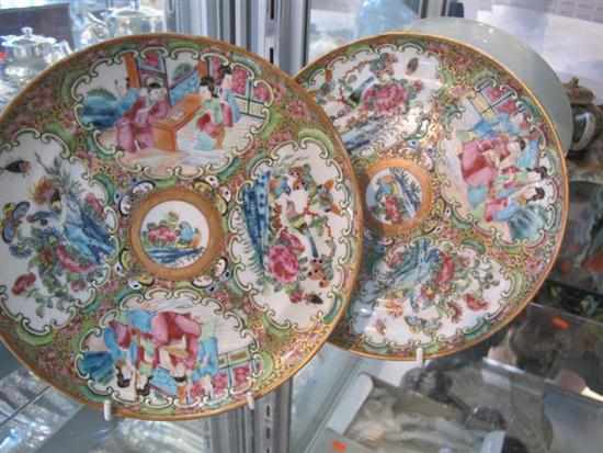 Appraisal: PAIR OF CHINESE TH CENTURY FAMILLE ROSE PORCELAIN PLATES ONE