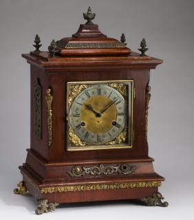 Appraisal: Ca New Haven bracket clock chime no New Haven bracket