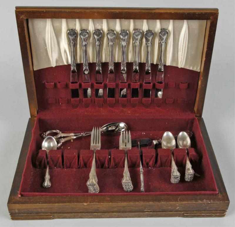 Appraisal: Towle Sterling Silver Flatware Set Description Set is not monogrammed