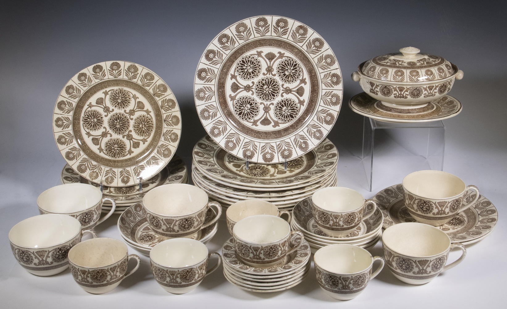 Appraisal: WEDGWOOD MARIGOLD PATTERN TRANSFERWARE Piece Set of English Aesthetic Period