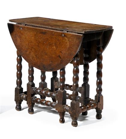 Appraisal: William Mary oak drop leaf gate leg table circa The