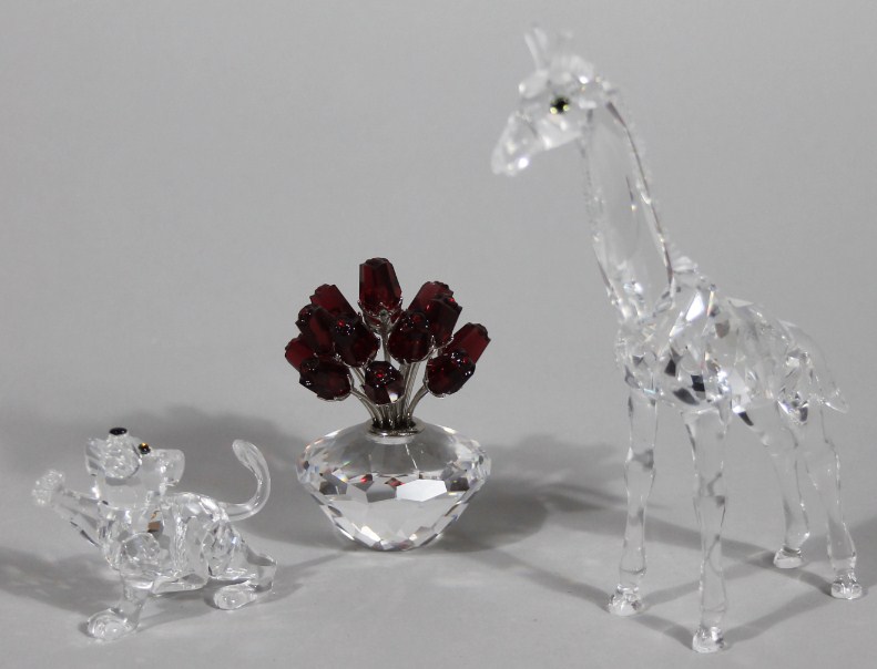 Appraisal: Various Swarovski crystal comprising animal with paw outstretched cm wide