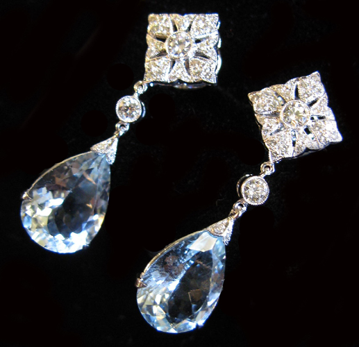 Appraisal: PAIR OF AQUAMARINE DIAMOND AND EIGHTEEN KARAT WHITE GOLD PENDANT