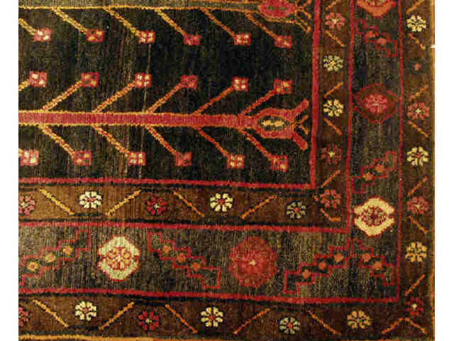 Appraisal: Hand woven Persian carpet measuring X showing good condition Estimate