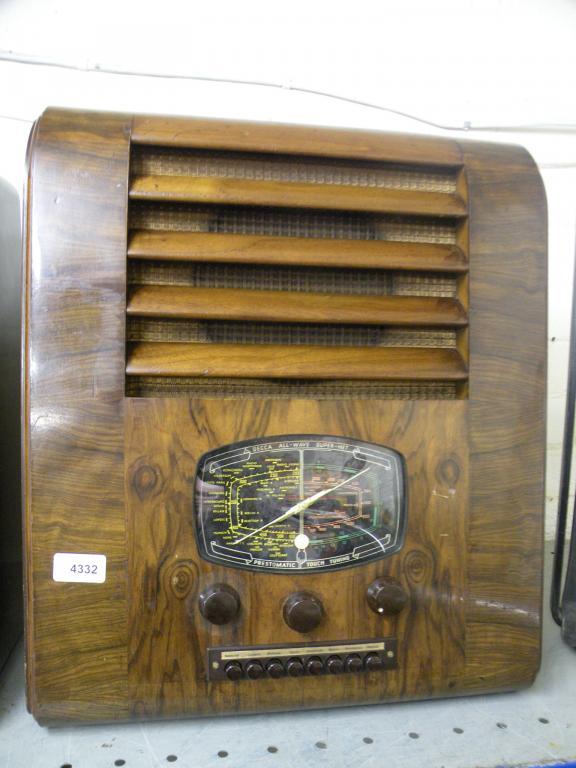 Appraisal: A Decca Radio in a figured walnut case