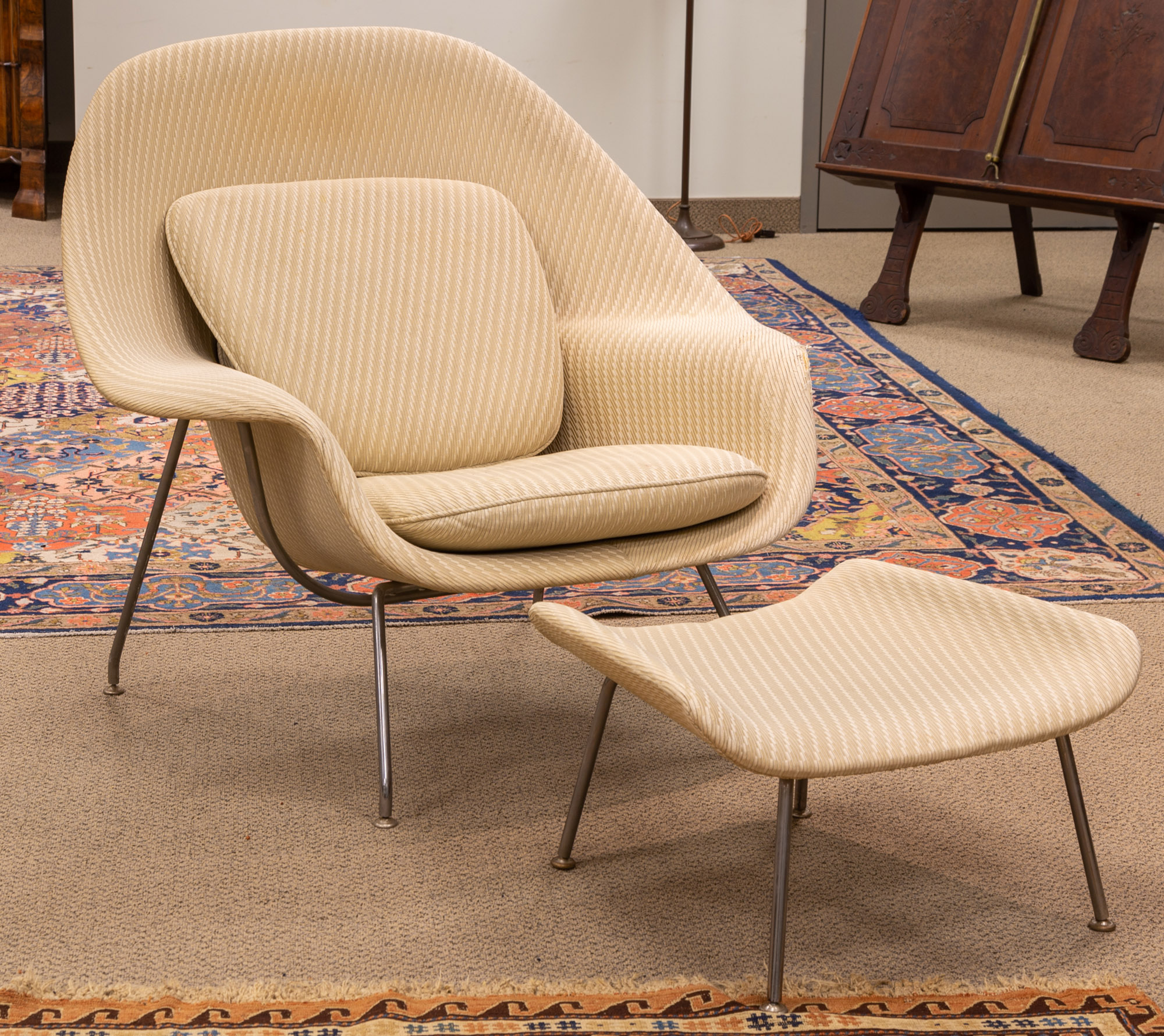 Appraisal: EERO SAARNIN WOMB CHAIR AND OTTOMAN Eero Saarnin for Knoll