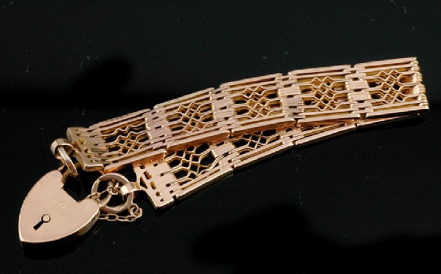 Appraisal: AN EDWARDIAN GOLD BRACELET Circa The ct rose gold fancy