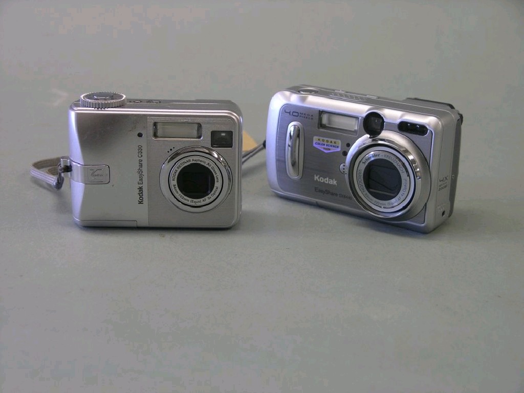 Appraisal: Two Kodak Easyshare digital cameras