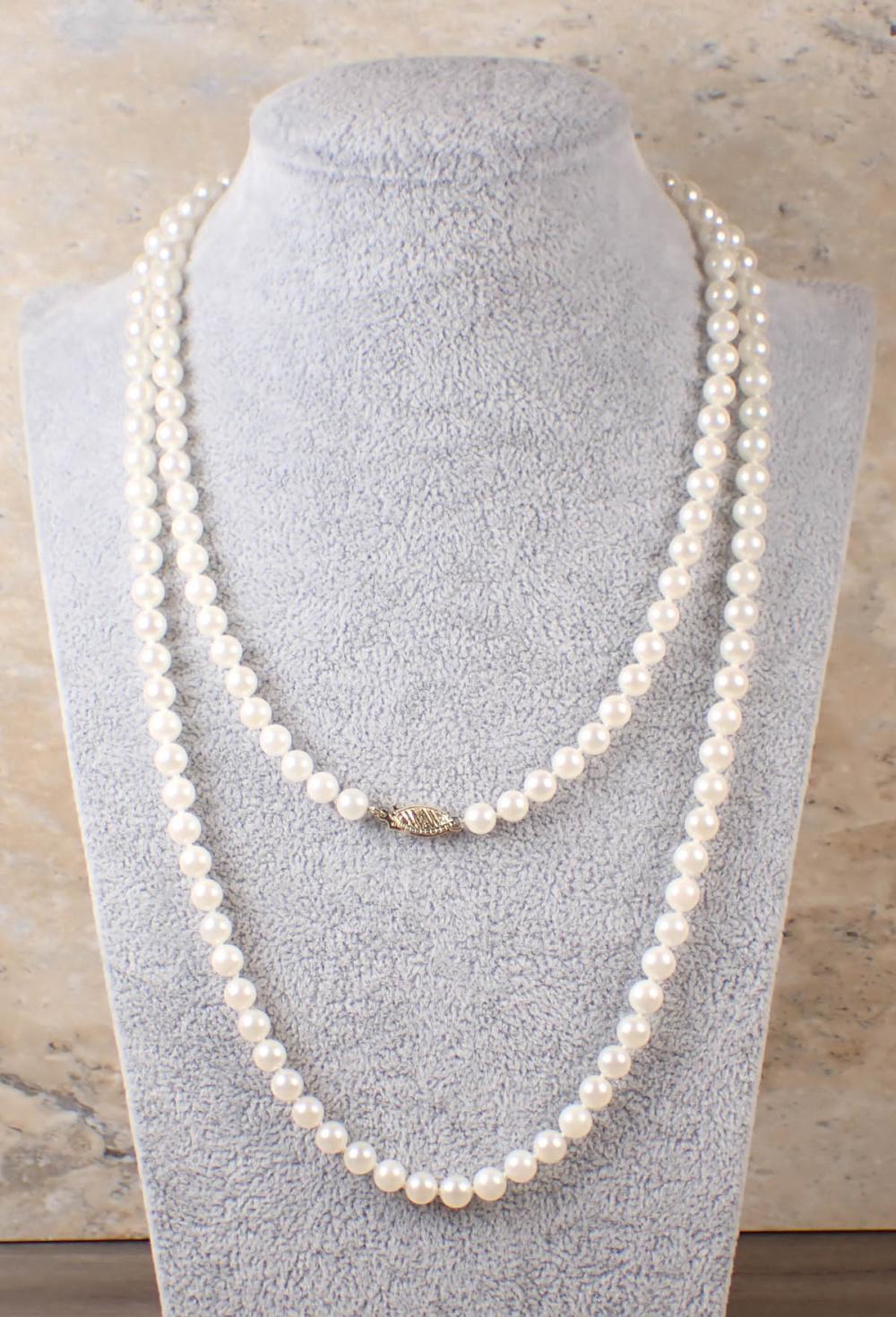 Appraisal: WHITE FRESHWATER PEARL NECKLACE - inch length necklace having approximately