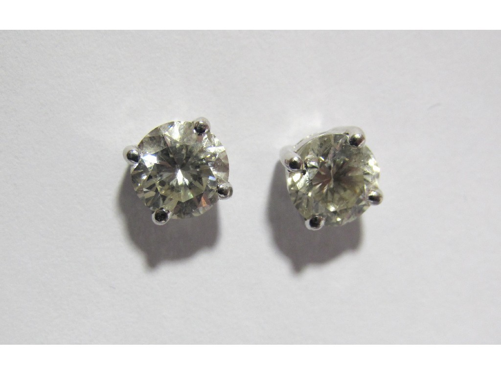 Appraisal: A pair of eighteen carat white gold mounted diamond stud