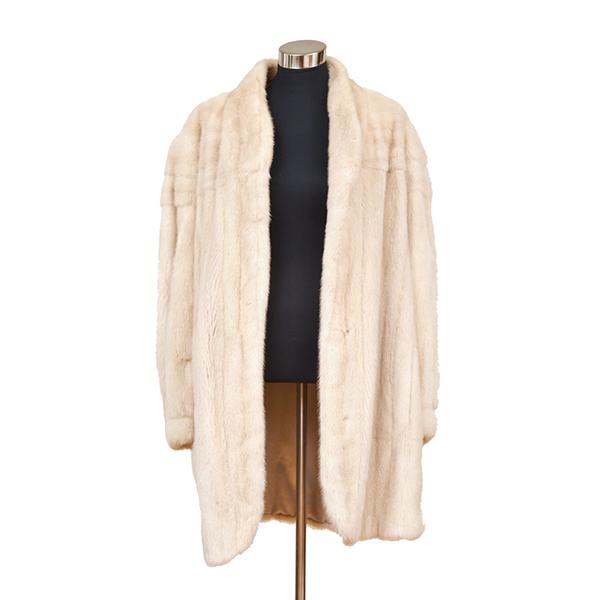 Appraisal: A PASTEL MINK THREE QUARTER LENGTH COAT BY ERIC PLANINSEK