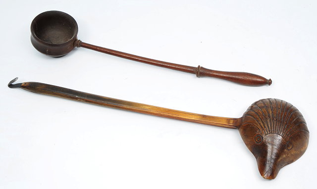 Appraisal: A GEORGIAN PRESSED HORN SHELL MOULDED TODDY LADLE cm long