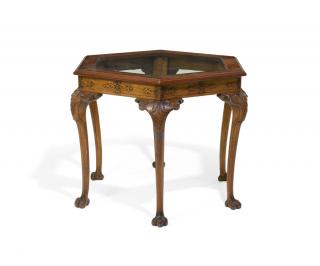 Appraisal: A CHIPPENDALE STYLE CENTER TABLE A CHIPPENDALE STYLE CENTER TABLE