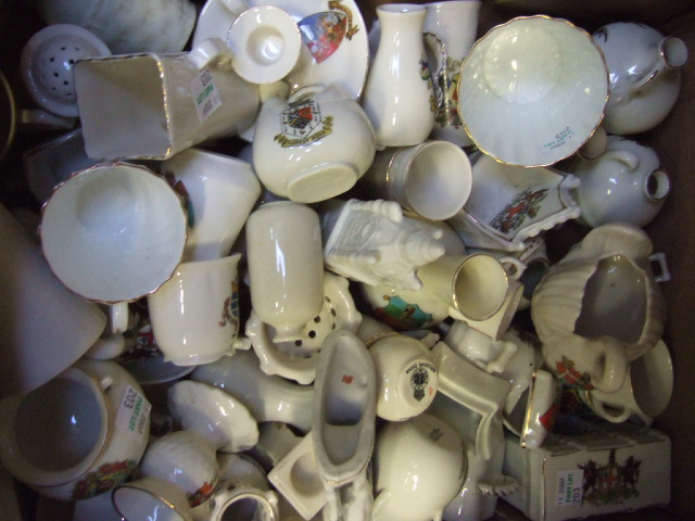 Appraisal: A large quantity of crested china approximately