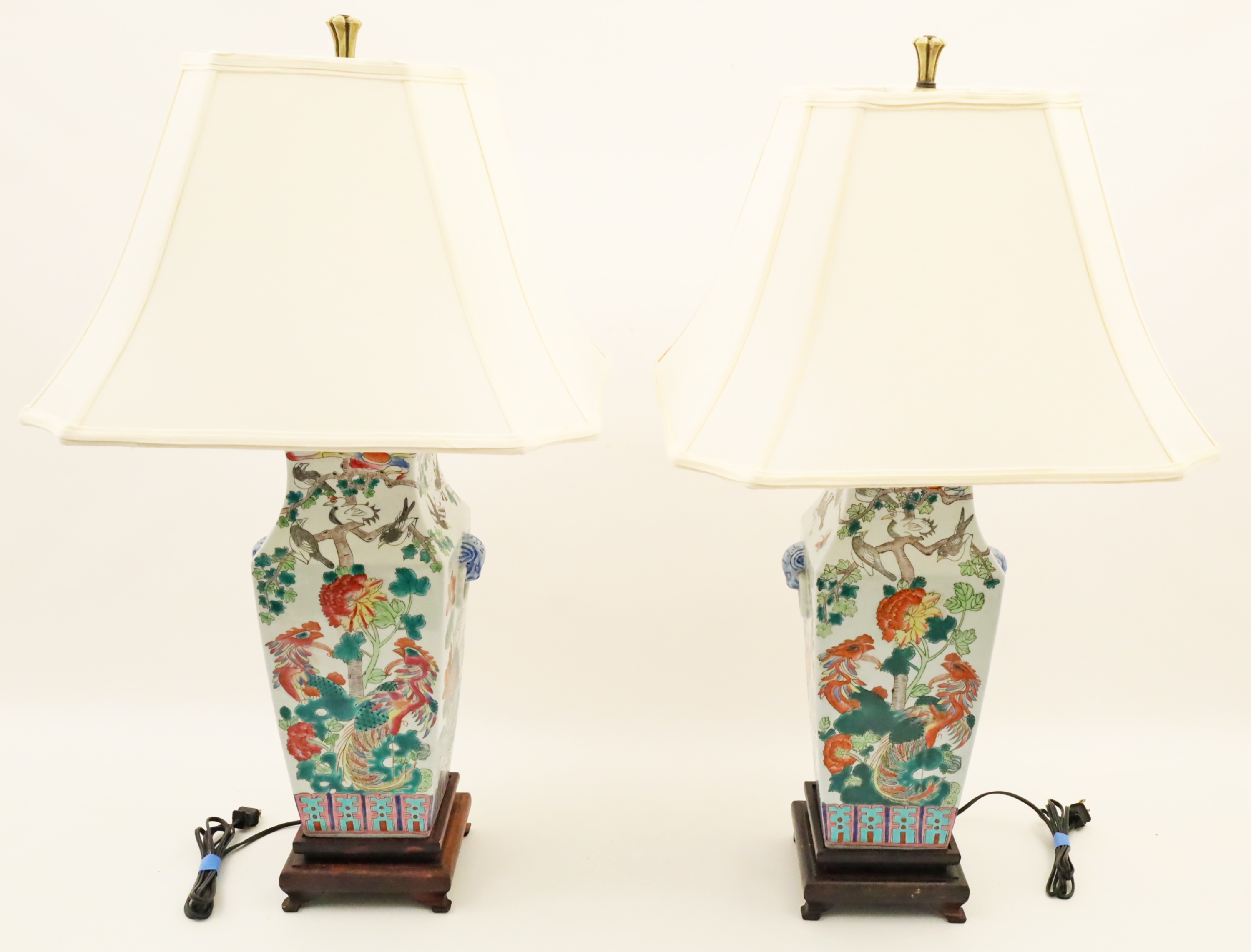 Appraisal: PR OF CHINESE PORCELAIN LAMPS Pair of decorative Chinese quatrefoil