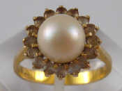 Appraisal: A yellow metal tests carat gold cultured pearl ring pearl