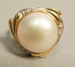 Appraisal: K Gold Mabe Pearl Ring w Small Diamonds S K