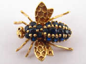 Appraisal: A yellow metal test carat gold sapphire bee brooch approx