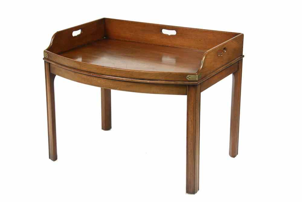 Appraisal: COFFEE TABLE - Kittinger Chippendale style rectangular mahogany coffee table