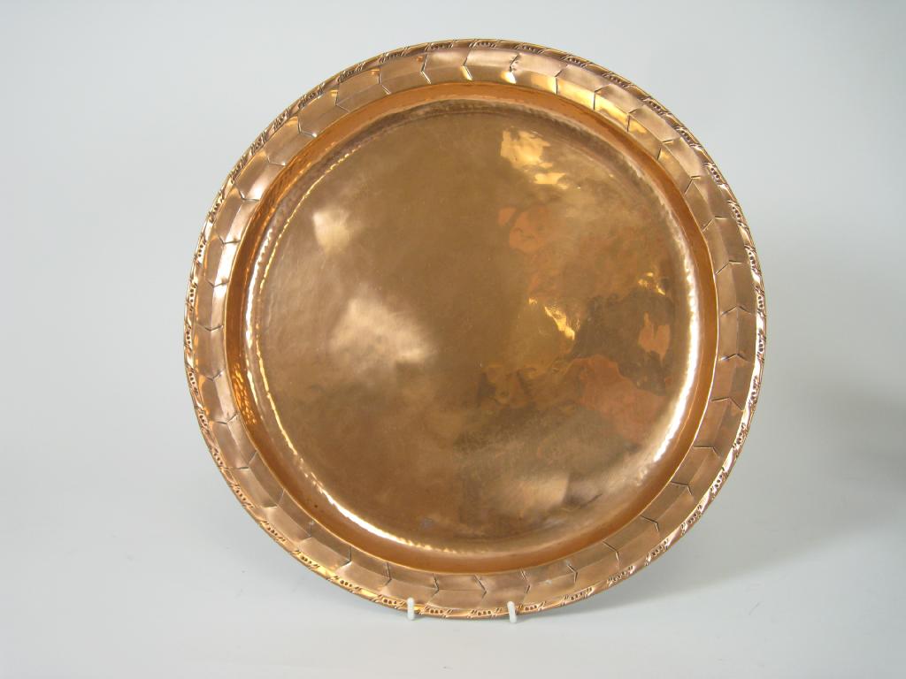 Appraisal: A Hugh Wallis copper circular Tray with herringbone border in