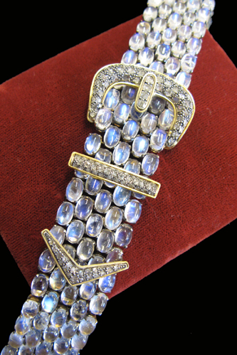 Appraisal: MOONSTONE AND DIAMOND BRACELET inches in length The k yellow