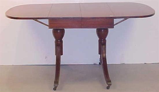 Appraisal: Oval dining table with leaf th C mahogany and mahogany