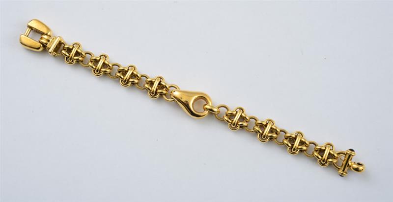 Appraisal: K GOLD LINK BRACELET Stamped with a star AR in