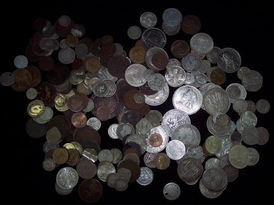 Appraisal: A collection of British and other coins including Crowns of