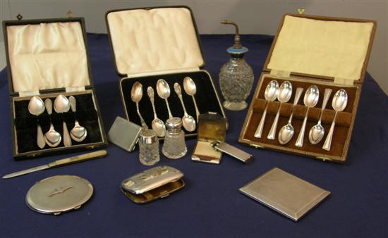 Appraisal: Set of six silver plain teaspoons cased two other part