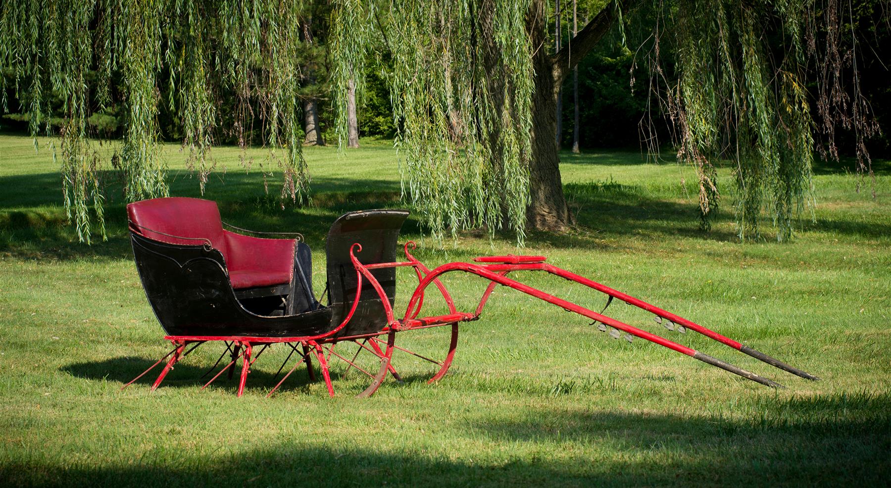 Appraisal: AMERICAN SINGLE-HORSE DRAWN OPEN SLEIGH Ca Black body with maroon