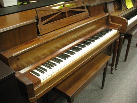 Appraisal: HARDMAN WALNUT SPINET PIANO A