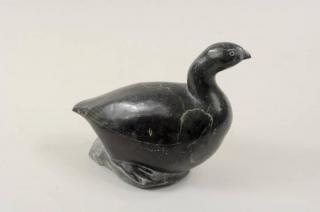 Appraisal: Inuit Stone Carving Of Bird Inuit stone carving of a