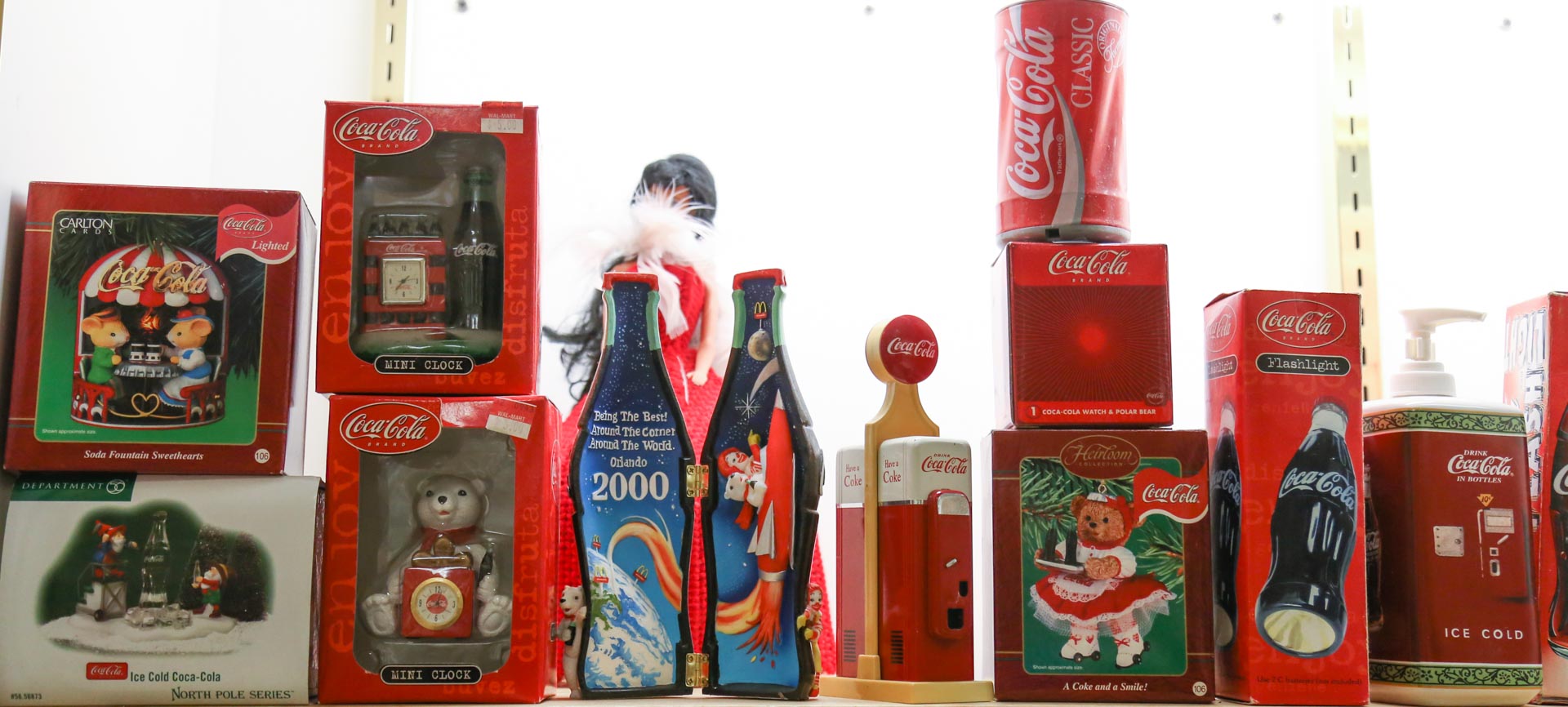 Appraisal: Shelf lot of Coca-Cola collectibles Undernumber