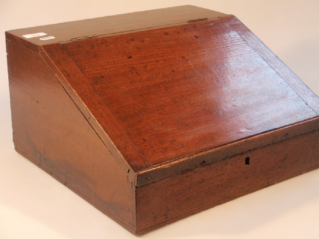 Appraisal: A thC oak bible box with sloping lid cm wide