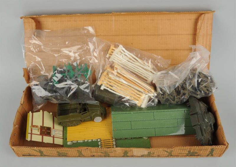 Appraisal: Marx U S Army Training Center Play Set Set appears