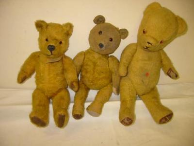 Appraisal: An English teddy bear with amber and black plastic eyes