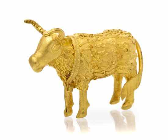 Appraisal: A Karat Yellow Gold Bull Object in an intricately textured