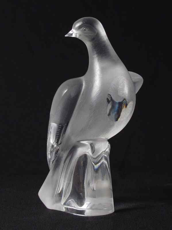 Appraisal: MARIE-CLAUDE LALIQUE DOVE ''CHARIS'' FIGURINE From the 's Dove Series